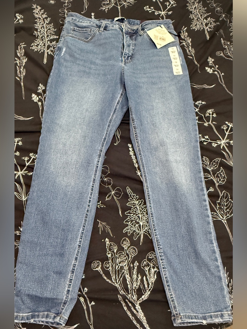 Ava & Viv Women's Light Wash Skinny Jeans